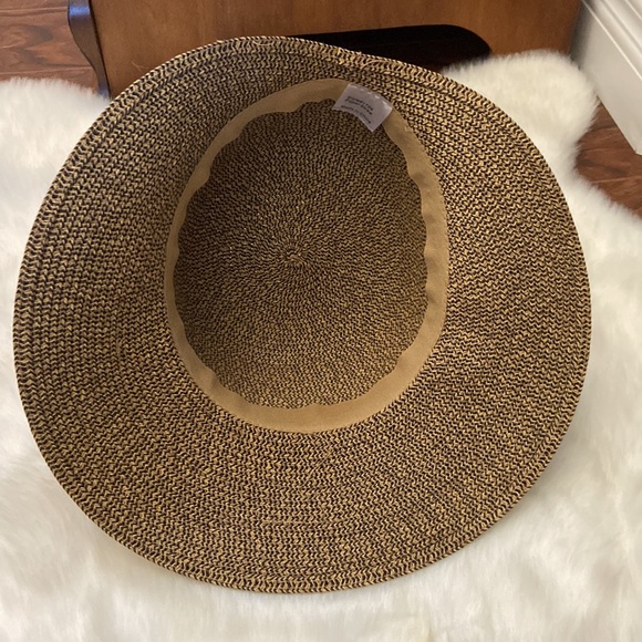 🌟 Host pick🌟 Gently used straw hat - Picture 3 of 8